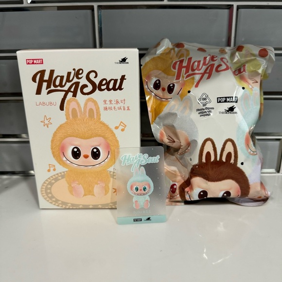 POP MART The Monsters - Labubu Have A Seat plush pendant - ‘Ququ’ - Picture 2 of 5